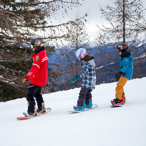group-lessons-kids-snowboarding-january-ski-snowboard-school-courmayeur